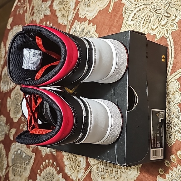 Jordan 1 mid black toe gs - Picture 5 of 5